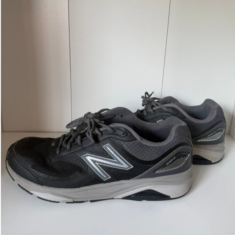 New Balance 1540v3 Grey Black Men's Size 13 D (M1540BK3) - No Inserts